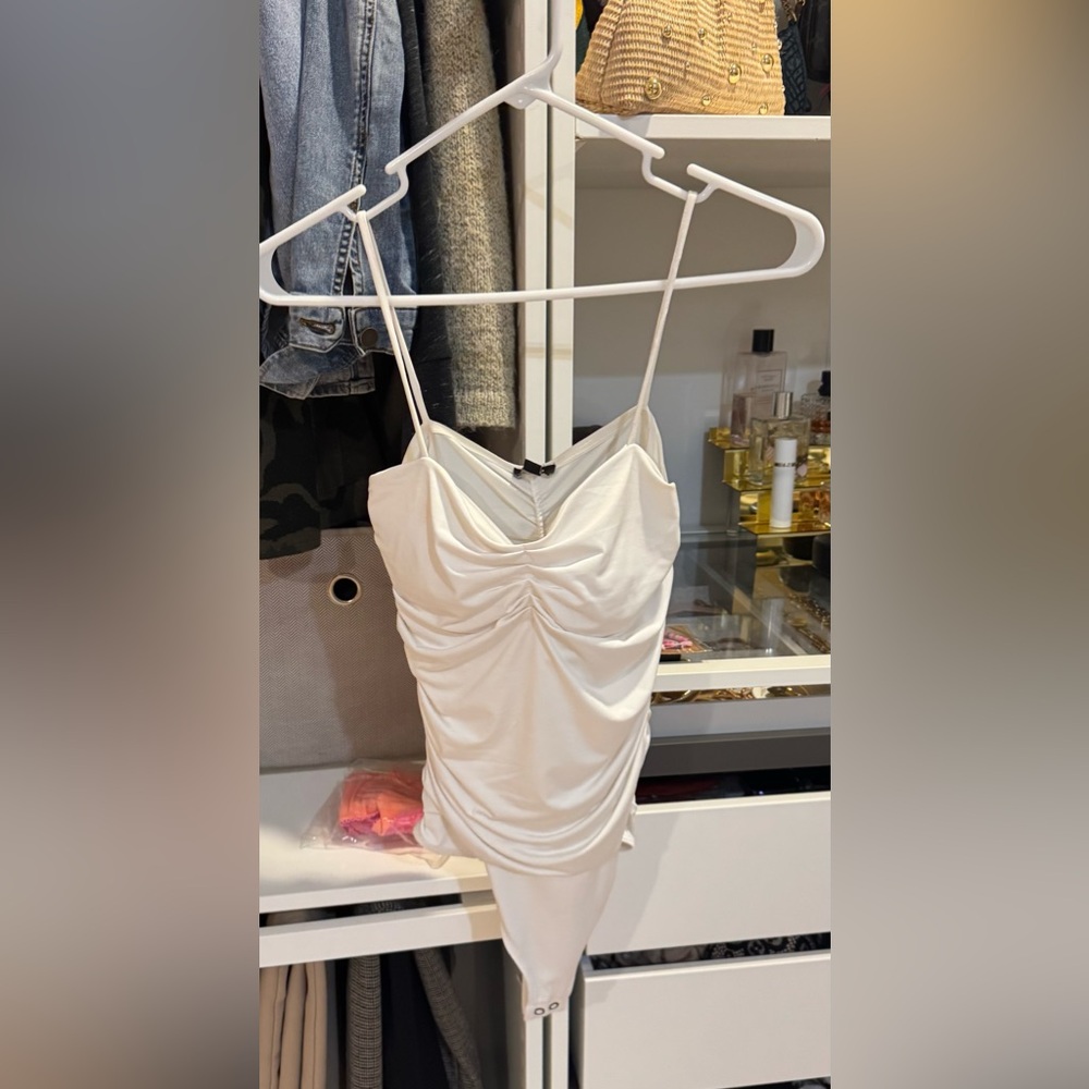 Express Ruched Body Contour Bodysuit - Picture 5 of 7
